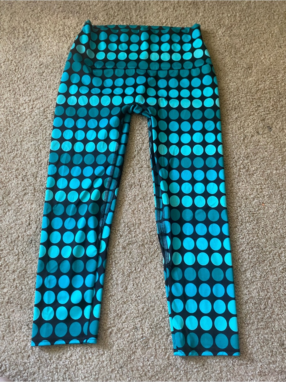 K-DEER Pop Dot Capri Leggings Size M Blue Teal Polka Dot Cropped Yoga Pants